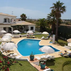 flor-do-vale-apartamentos-turisticos.hotelaalgarve.com/